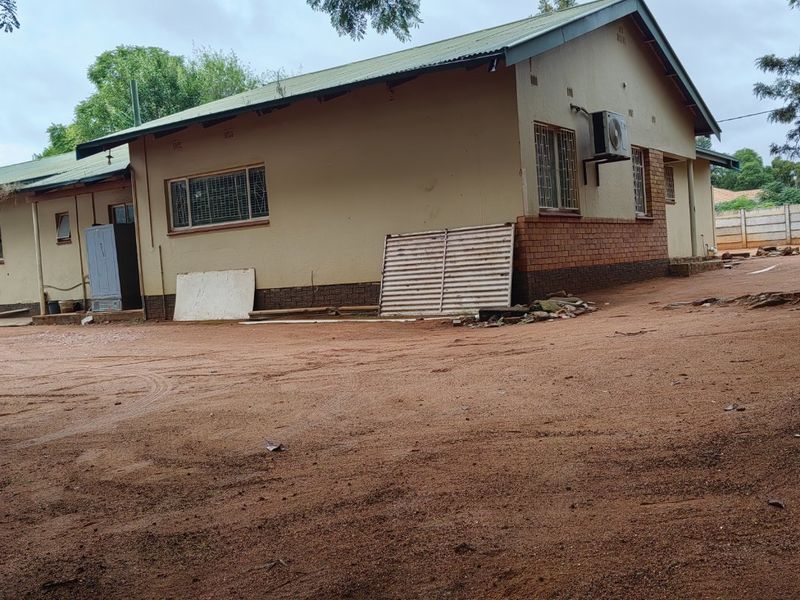 Corner stand Property in Polokwane Central – Ideal for Offices - Photo 3