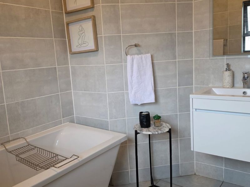 Luxury 2 Bedroom Fully Furnished Apartment to Rent in The Blyde Riverwalk Estate - Photo 9