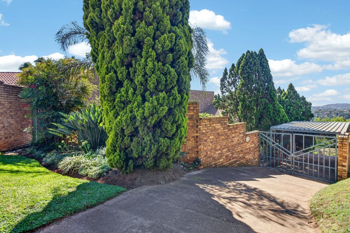 Roodekrans Family Home - 5 Bedrooms 3 Baths PLUS Study - Photo 3