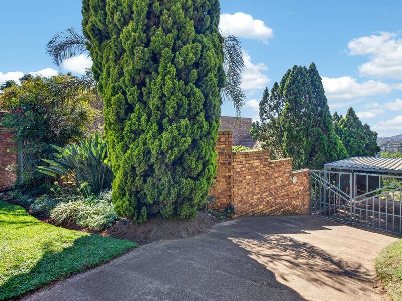 Roodekrans Family Home - 5 Bedrooms 3 Baths PLUS Study - Photo 3