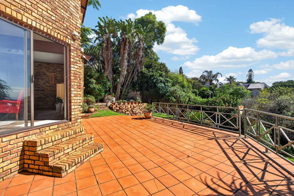 NORTHFACING WITH A VIEW - 5 Bedrooms 3 Baths PLUS Study - Photo 2