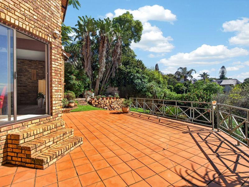 Roodekrans Family Home - 5 Bedrooms 3 Baths PLUS Study - Photo 9