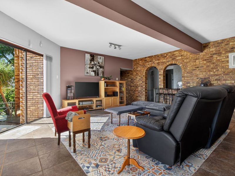 Roodekrans Family Home - 5 Bedrooms 3 Baths PLUS Study - Photo 7