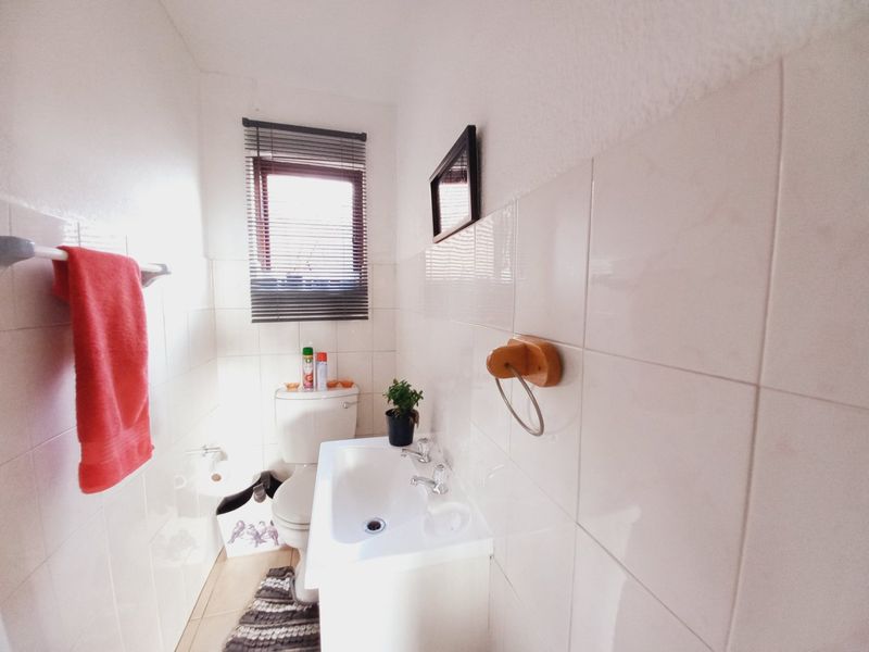 Chic North Facing Townhouse in Klopperpark - Photo 9