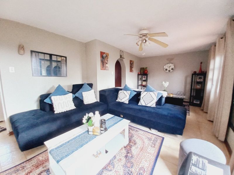 Chic North Facing Townhouse in Klopperpark - Photo 7