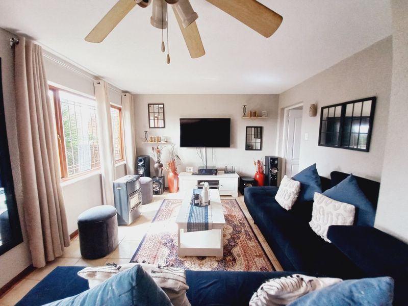 Chic North Facing Townhouse in Klopperpark - Photo 6