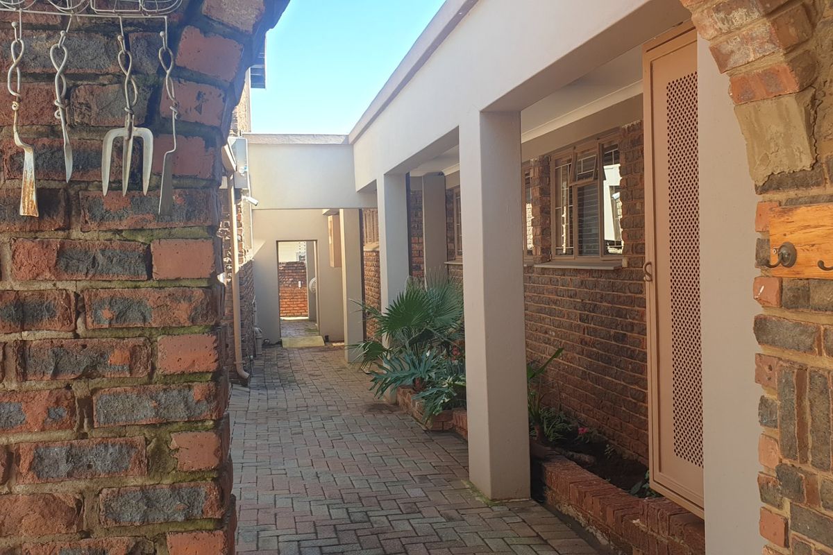 For Attention to Detail and Immaculate condition House and or Offices - Photo 5