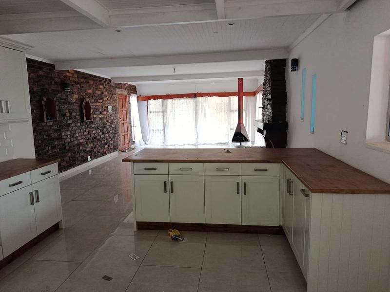 5 Bedroom House For Sale In Belmont Valley - Photo 3