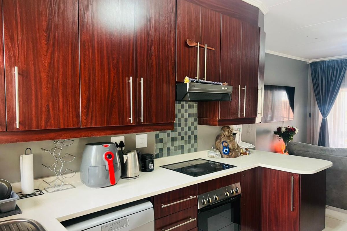 2 bed 1 Bath Ground Floor Unit - Photo 3