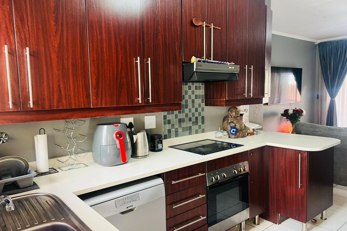 2 bed 1 Bath Ground Floor Unit - Photo 2