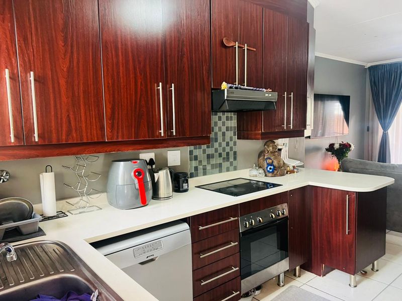 2 bed 1 Bath Ground Floor Unit - Photo 2