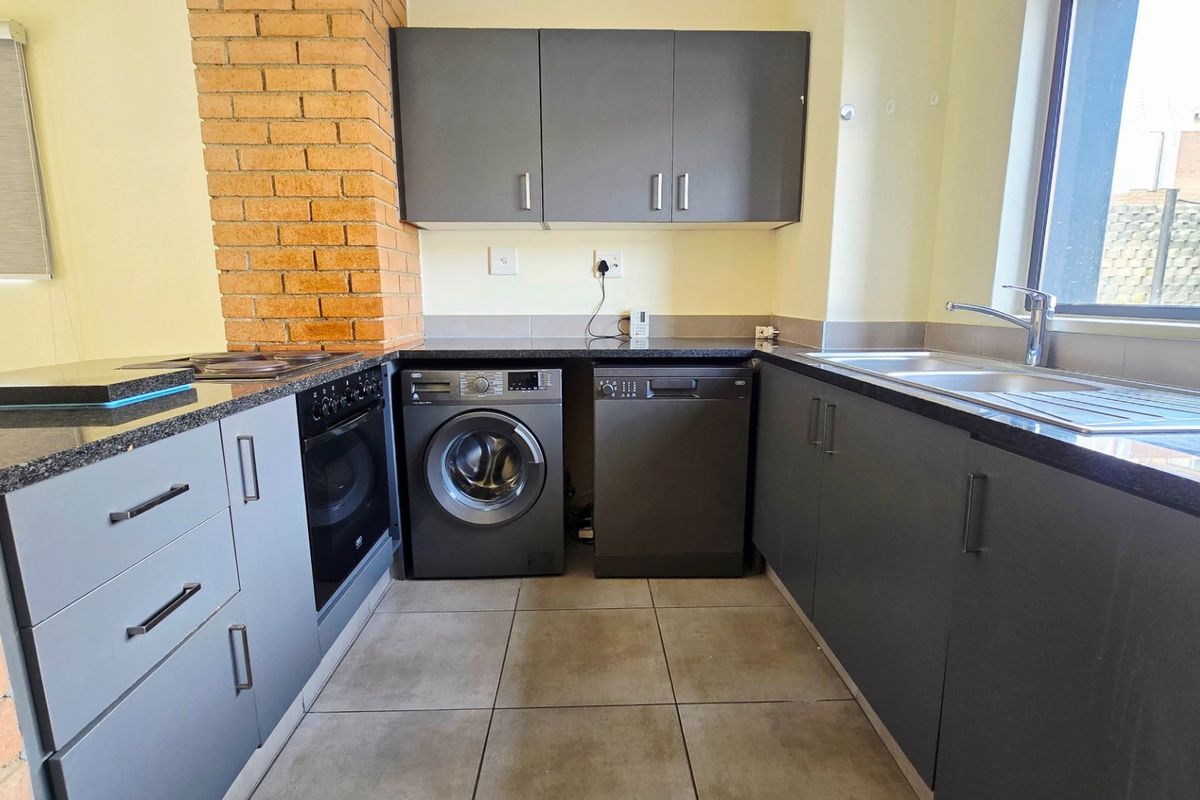 Modern Ground Floor Living in Waterfall Ridge, Midrand - Photo 2