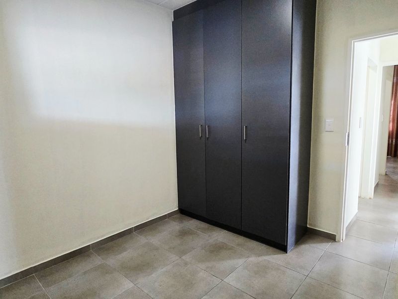 Modern Ground Floor Living in Waterfall Ridge, Midrand - Photo 9