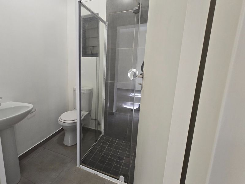 Modern Ground Floor Living in Waterfall Ridge, Midrand - Photo 7