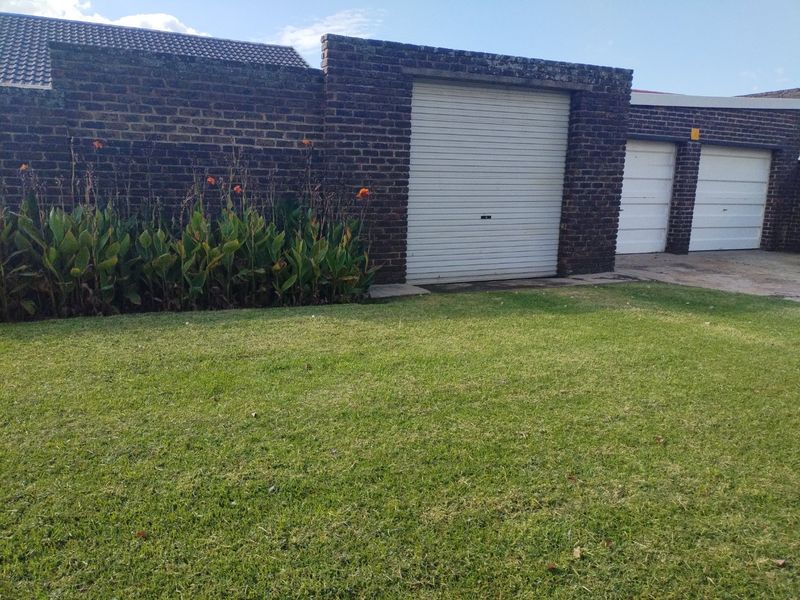 4 Bedroom House for Sale in Petersfield  - Photo 2