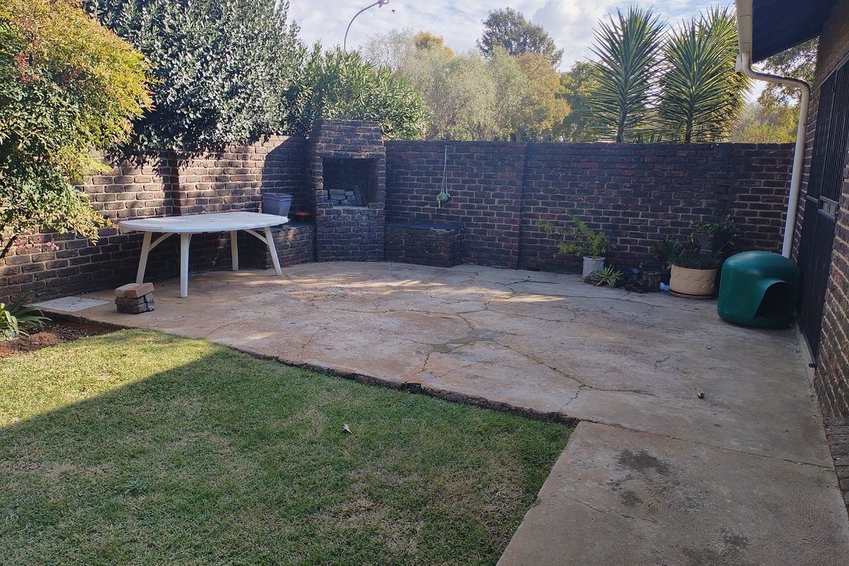 4 Bedroom House for Sale in Petersfield  - Photo 5
