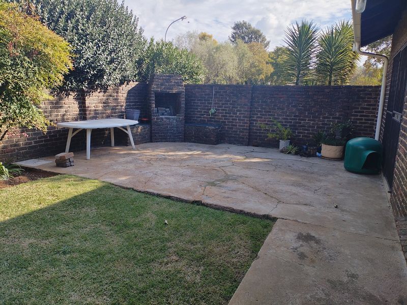 4 Bedroom House for Sale in Petersfield  - Photo 5