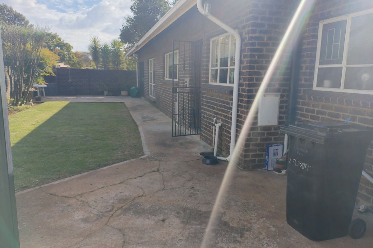 4 Bedroom House for Sale in Petersfield  - Photo 4