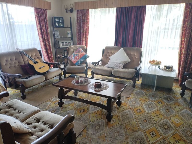 4 Bedroom House for Sale in Petersfield  - Photo 10
