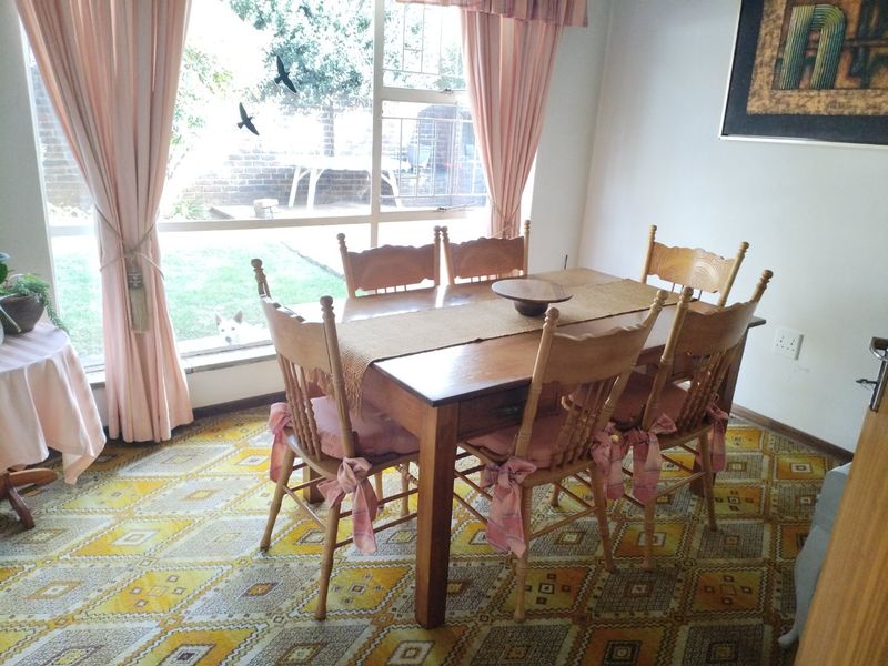 4 Bedroom House for Sale in Petersfield  - Photo 9