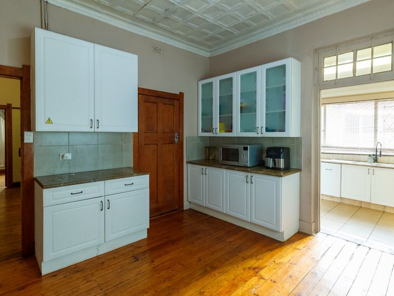 Charming Family Home with Cottage & Classic Finishes in Roodepoort North - Photo 8