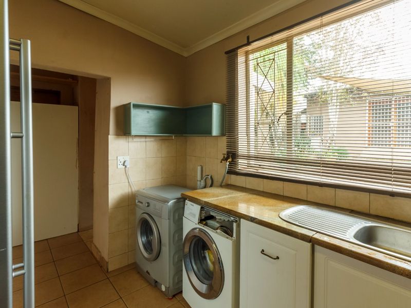 Charming Family Home with Cottage & Classic Finishes in Roodepoort North - Photo 6