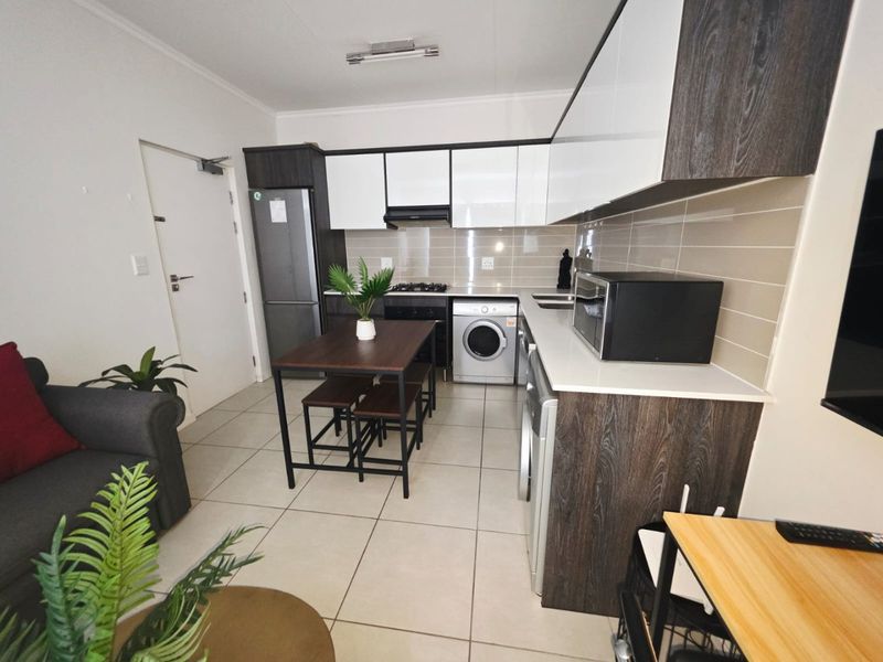 Furnished 1 bedroom Apartment available - Photo 3