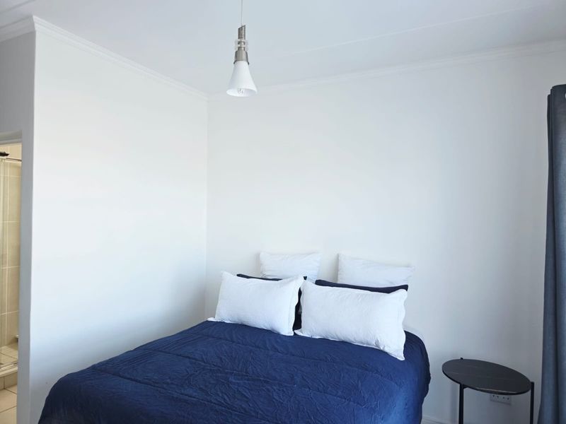 Furnished 1 bedroom Apartment available - Photo 7