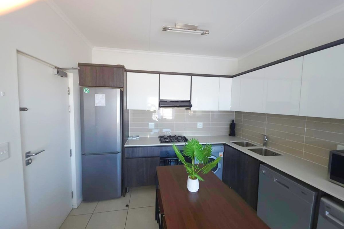 Furnished 1 bedroom Apartment available - Photo 2