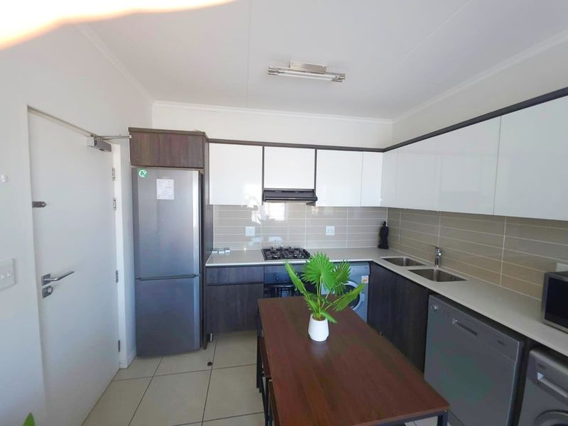Furnished 1 bedroom Apartment available - Photo 2