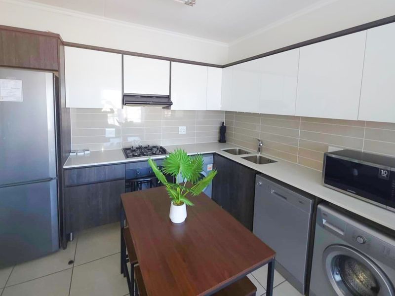 Furnished 1 bedroom Apartment available - Photo 1