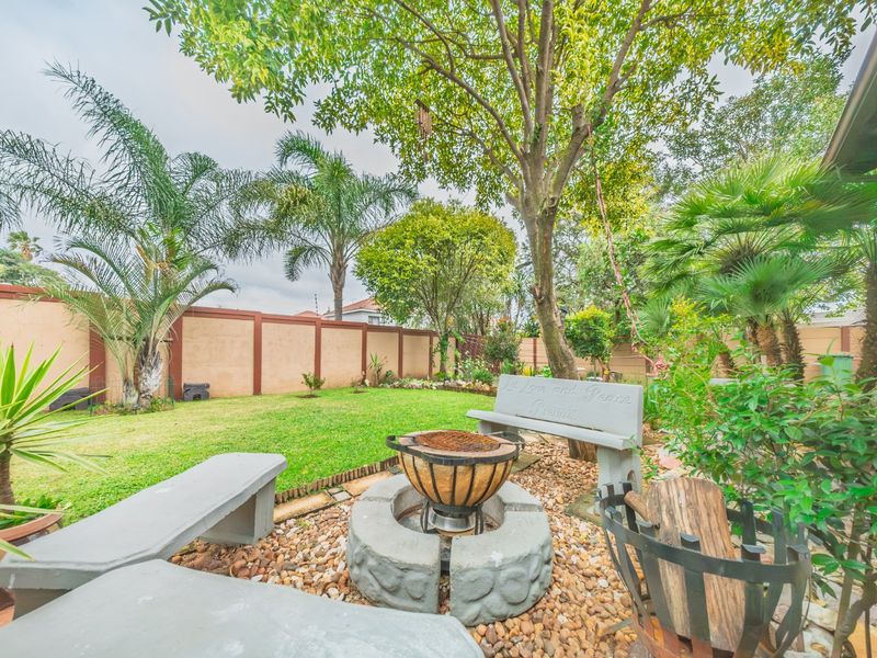 3 Bedroom House For Sale in Edenvale Central - Photo 2