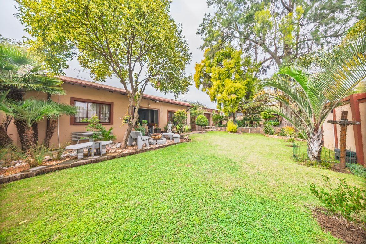 3 Bedroom House For Sale in Edenvale Central - Photo 3