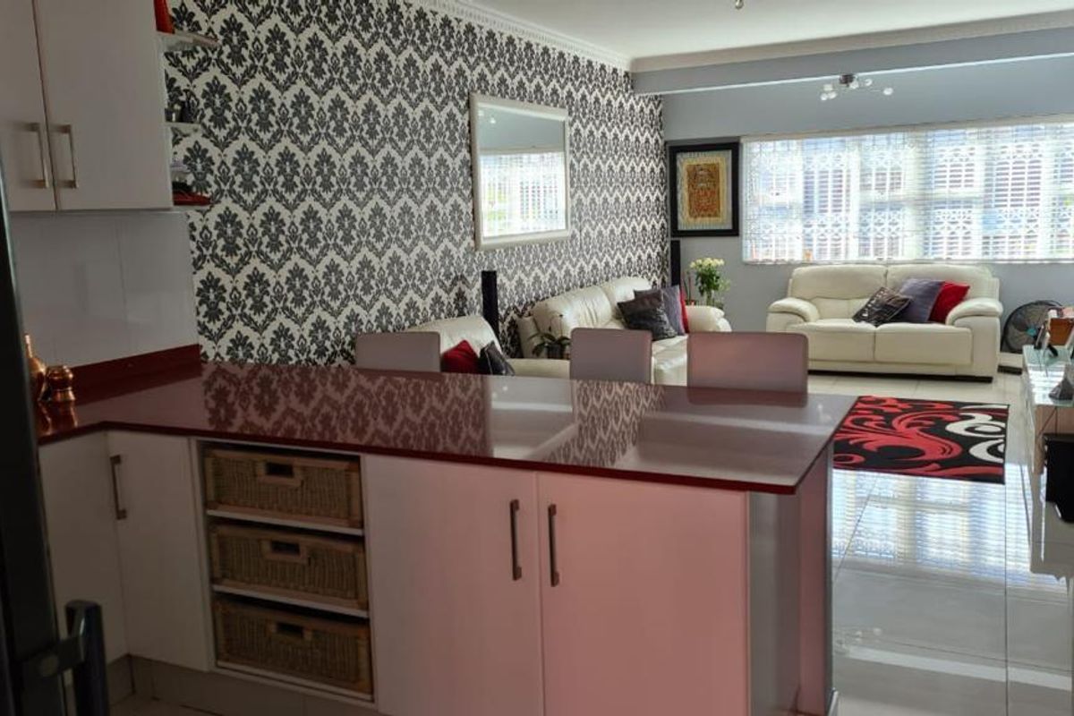 1 Bedroom, 1 Bathroom Apartment For Sale In Essenwood, Durban - Photo 3