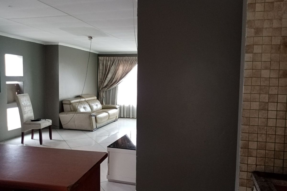 Cosmo Family Home With Space And Charm For Sale! - Photo 3