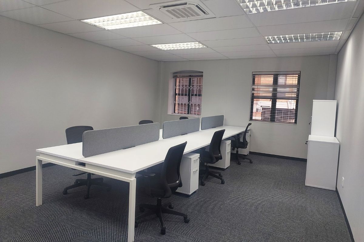 Move-In Ready Furnished Office for 6–7 with Generator - Photo 2