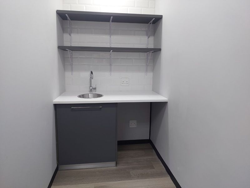 Move-In Ready Furnished Office for 6–7 with Generator - Photo 6