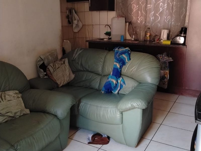 2 Bed House in Doornkop for Sale - Photo 2