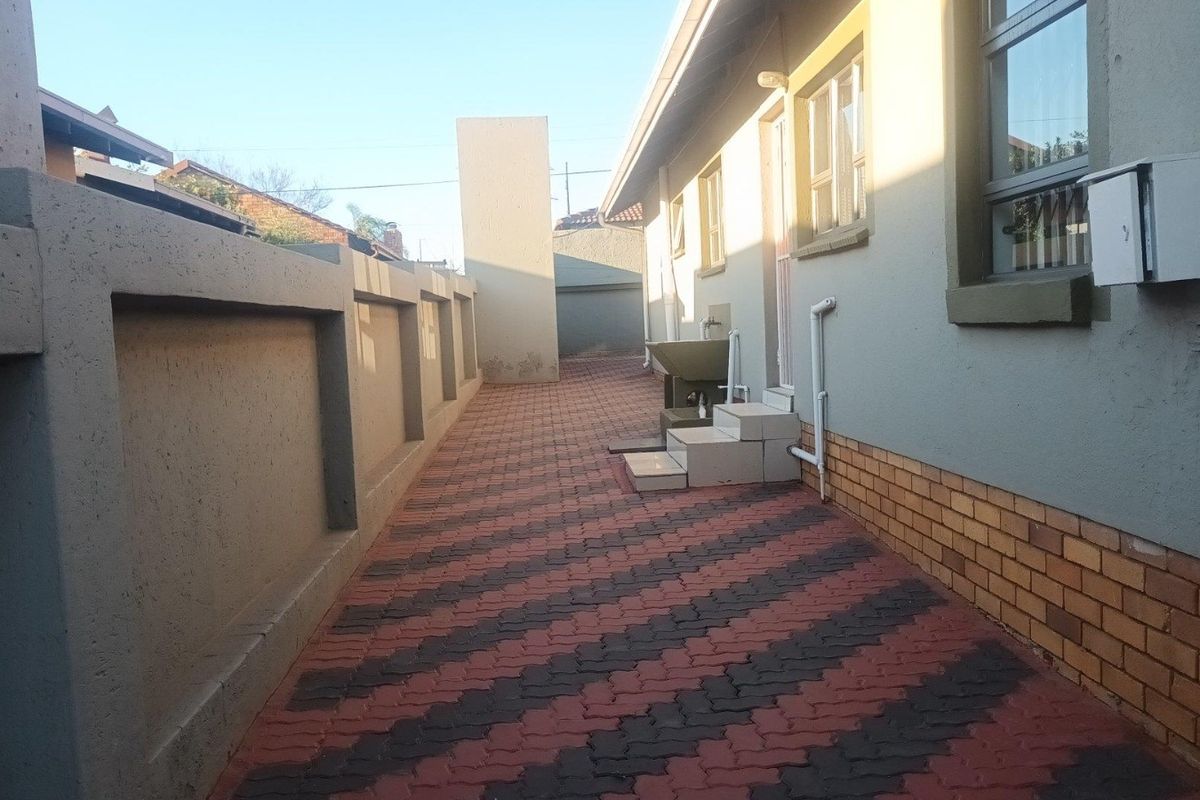 3 Bed House in Spruit View for Sale - Photo 5
