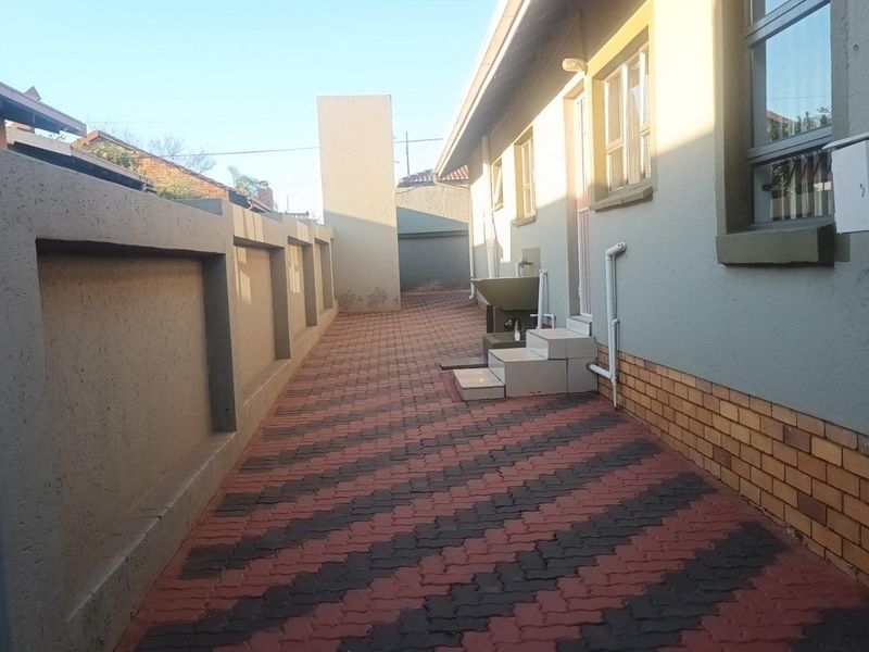 3 Bed House in Spruit View for Sale - Photo 5