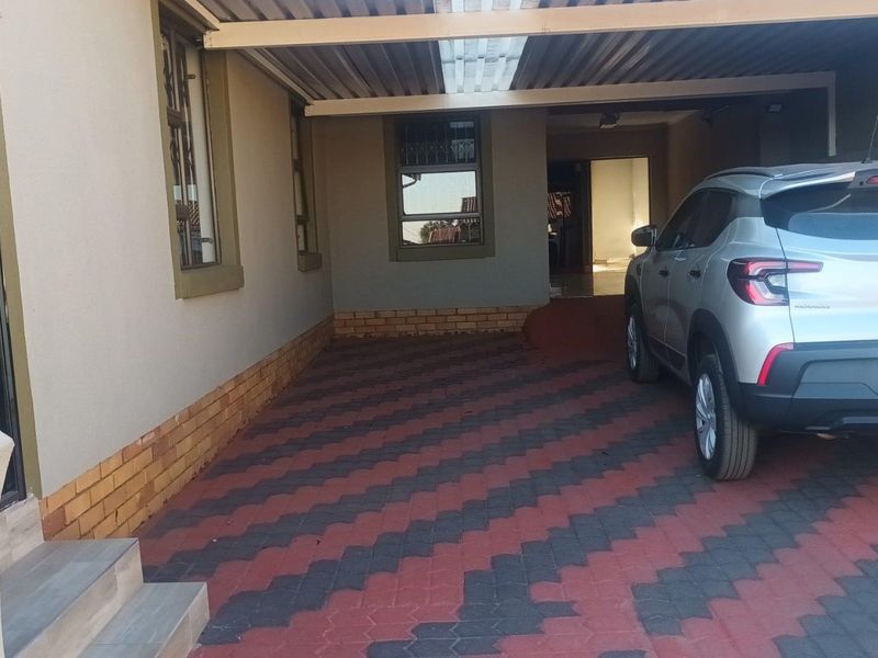 3 Bed House in Spruit View for Sale - Photo 10