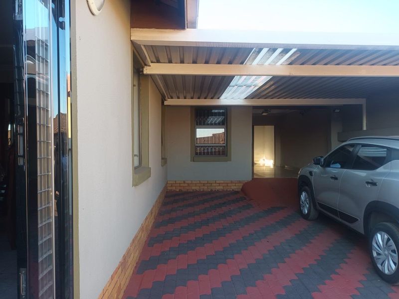 3 Bed House in Spruit View for Sale - Photo 9