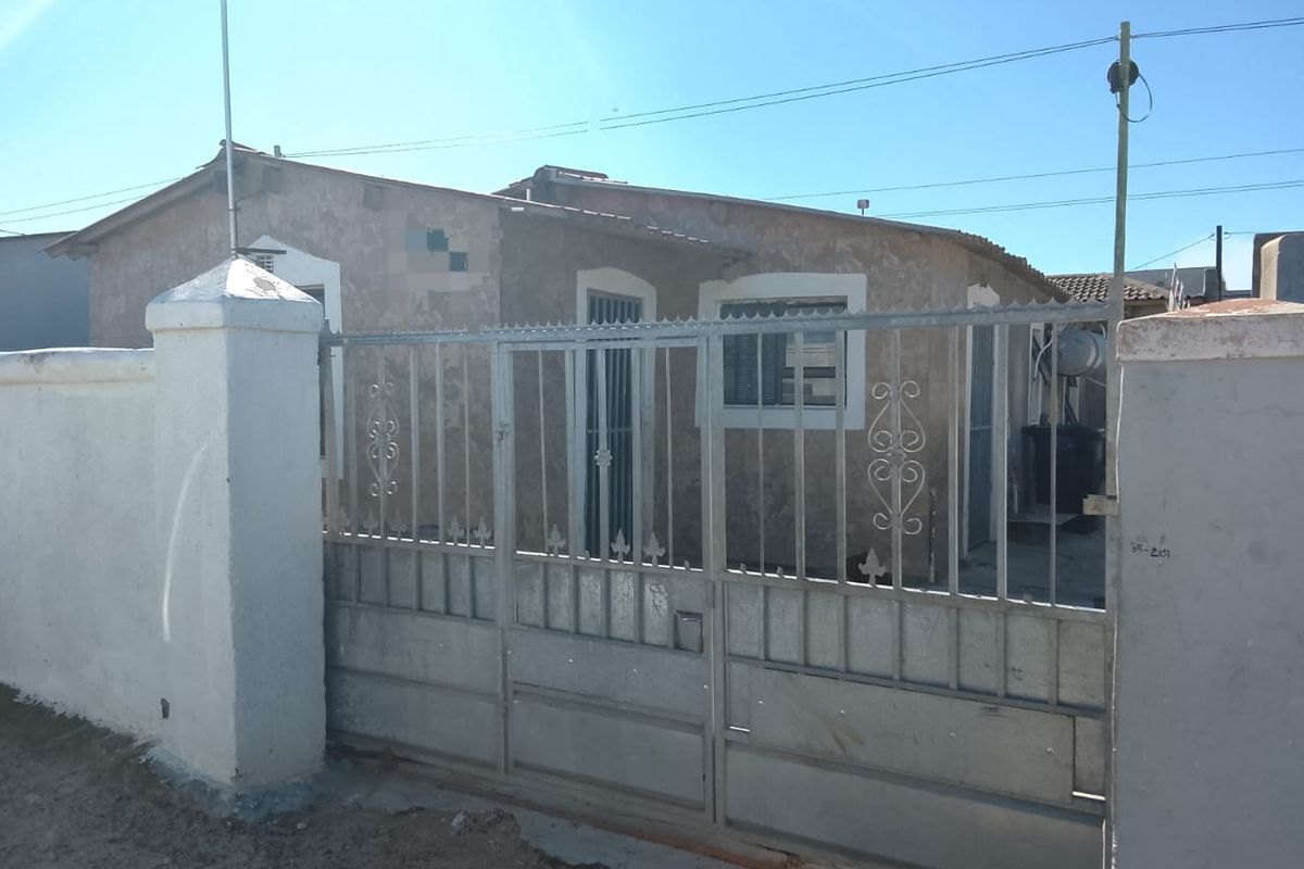 3 Bedroom Family Home - Photo 2