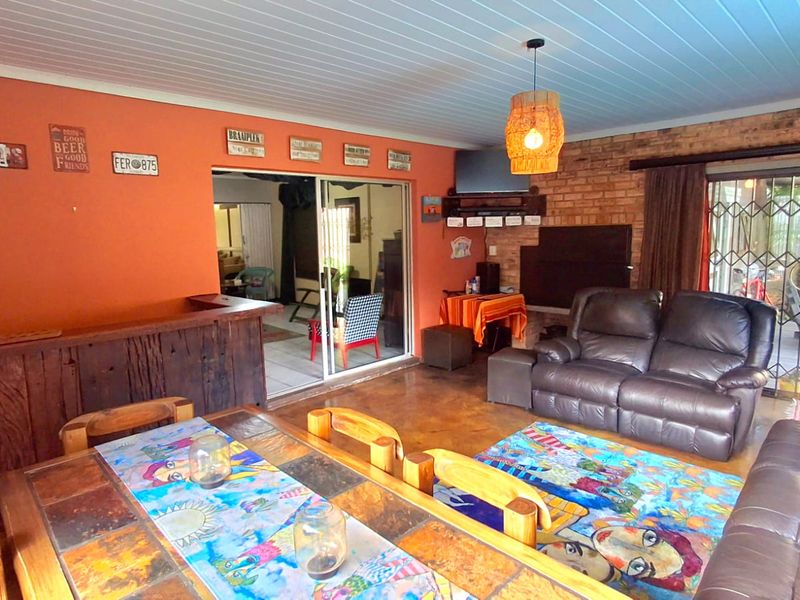 Spacious 3-Bedroom Family Home Within Walking Distance to a Primary School and Shopping Centers - Photo 3