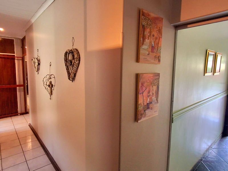 Spacious 3-Bedroom Family Home Within Walking Distance to a Primary School and Shopping Centers - Photo 9