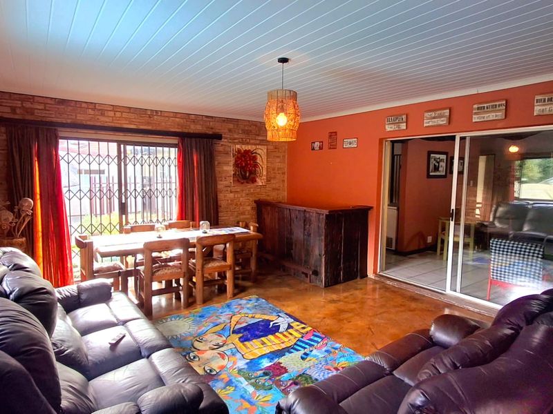 Spacious 3-Bedroom Family Home Within Walking Distance to a Primary School and Shopping Centers - Photo 8