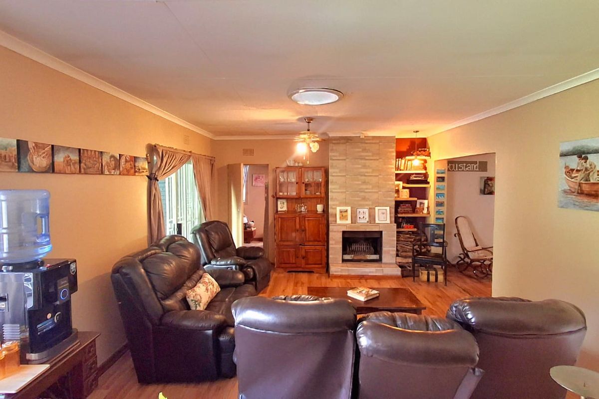 Spacious Family Home with Borehole & Flatlet – Walking Distance to Schools - Photo 3