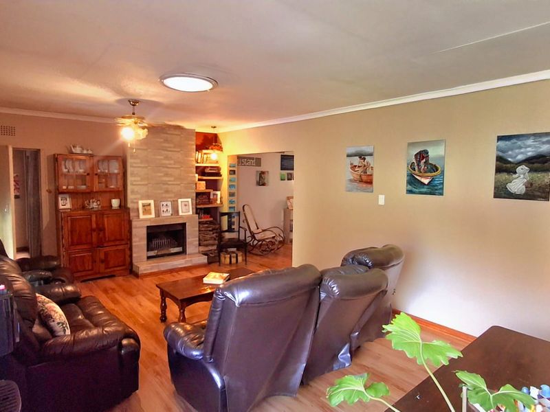 Spacious Family Home with Borehole & Flatlet – Walking Distance to Schools - Photo 10