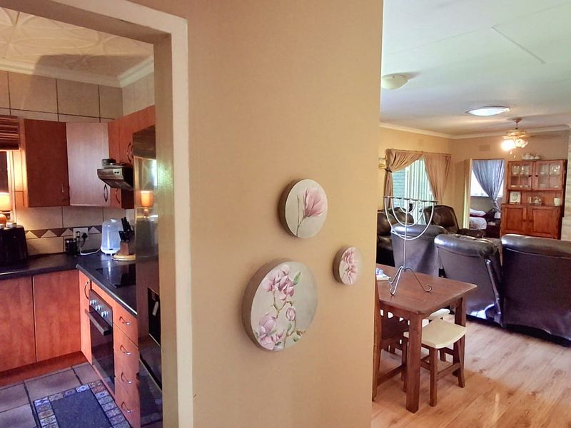 Spacious Family Home with Borehole & Flatlet – Walking Distance to Schools - Photo 8