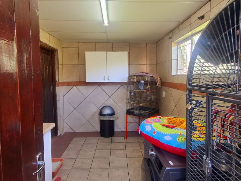 Spacious Family Home with Borehole & Flatlet – Walking Distance to Schools - Photo 7